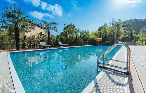 清澈洁净的麻豆三级高潮性爱片