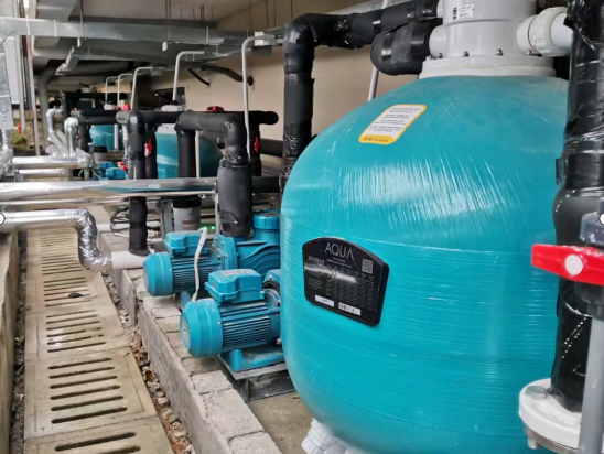 麻豆三级高潮性爱片设备机房