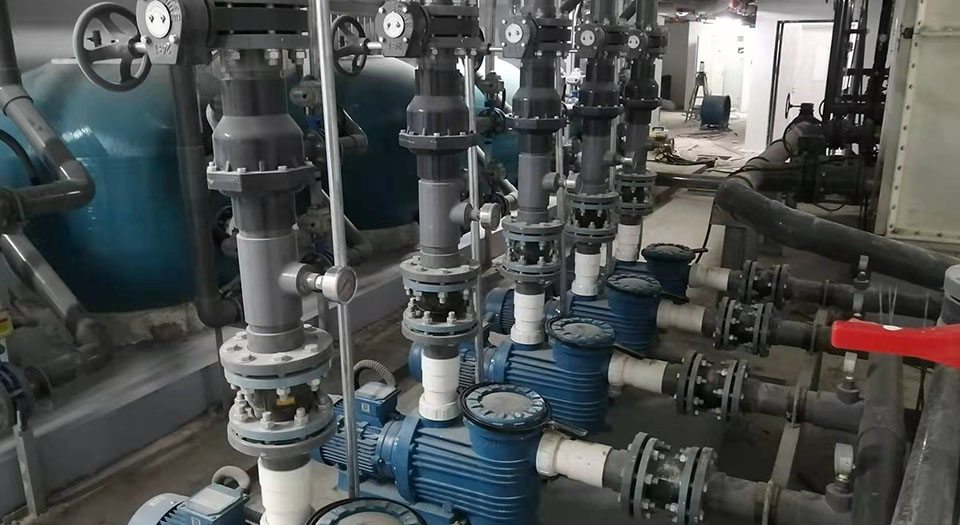 麻豆三级高潮性爱片设备机房