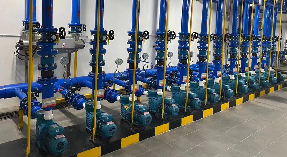 麻豆三级高潮性爱片设备机房