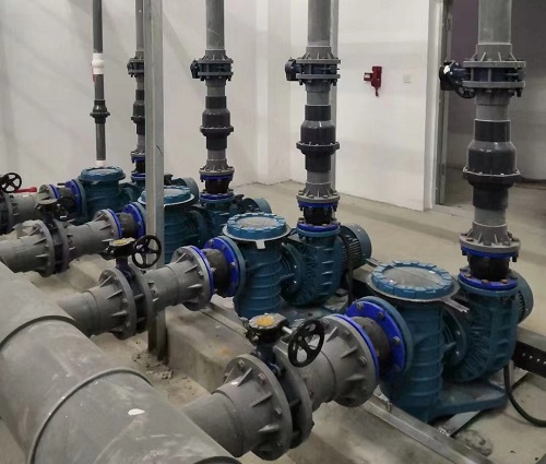 麻豆三级高潮性爱片设备机房中的水泵