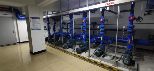 麻豆三级高潮性爱片设备机房中运行的水泵