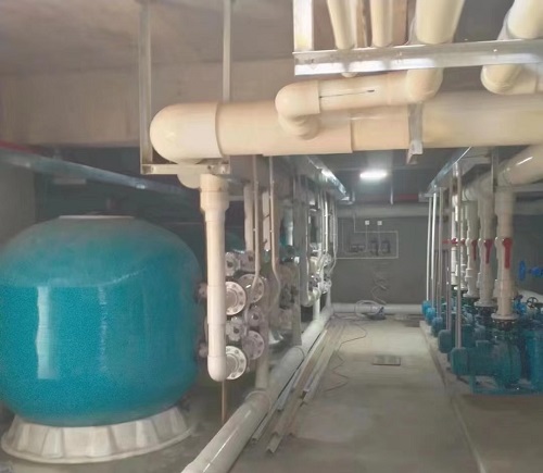 麻豆三级高潮性爱片设备机房