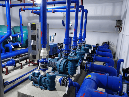 麻豆三级高潮性爱片水处理设备机房