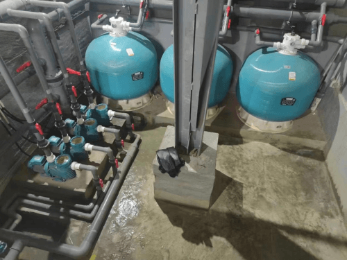 麻豆三级高潮性爱片设备机房